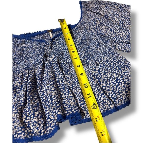 Free People Cropped Sweatheart Neckline V-neck 3/4 Sleeve Blue Floral Blouse - Picture 10 of 16